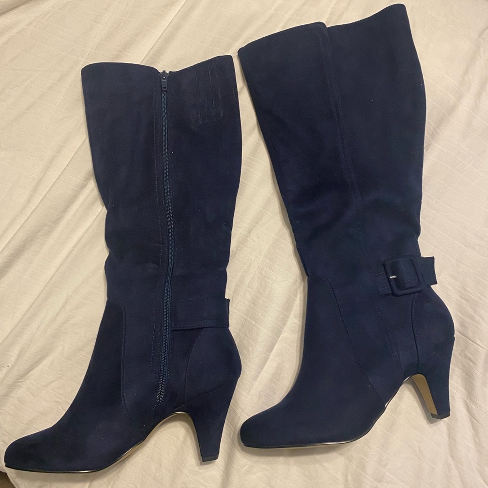 lost the receipt unable to return.  They are 8 1/2 WW , brand new with box.